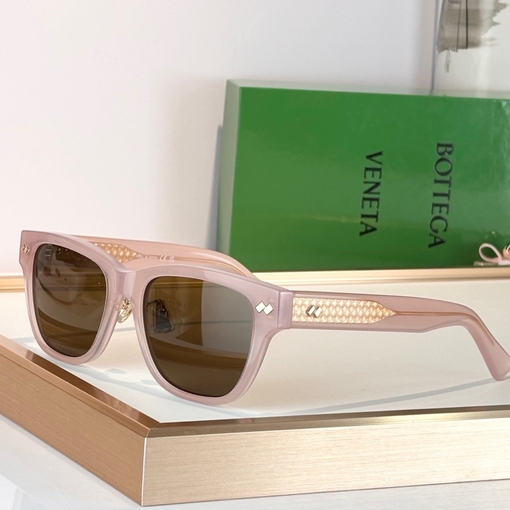 Bottega Veneta Women’s Stylish Sunglasses - Picture 2 of 9